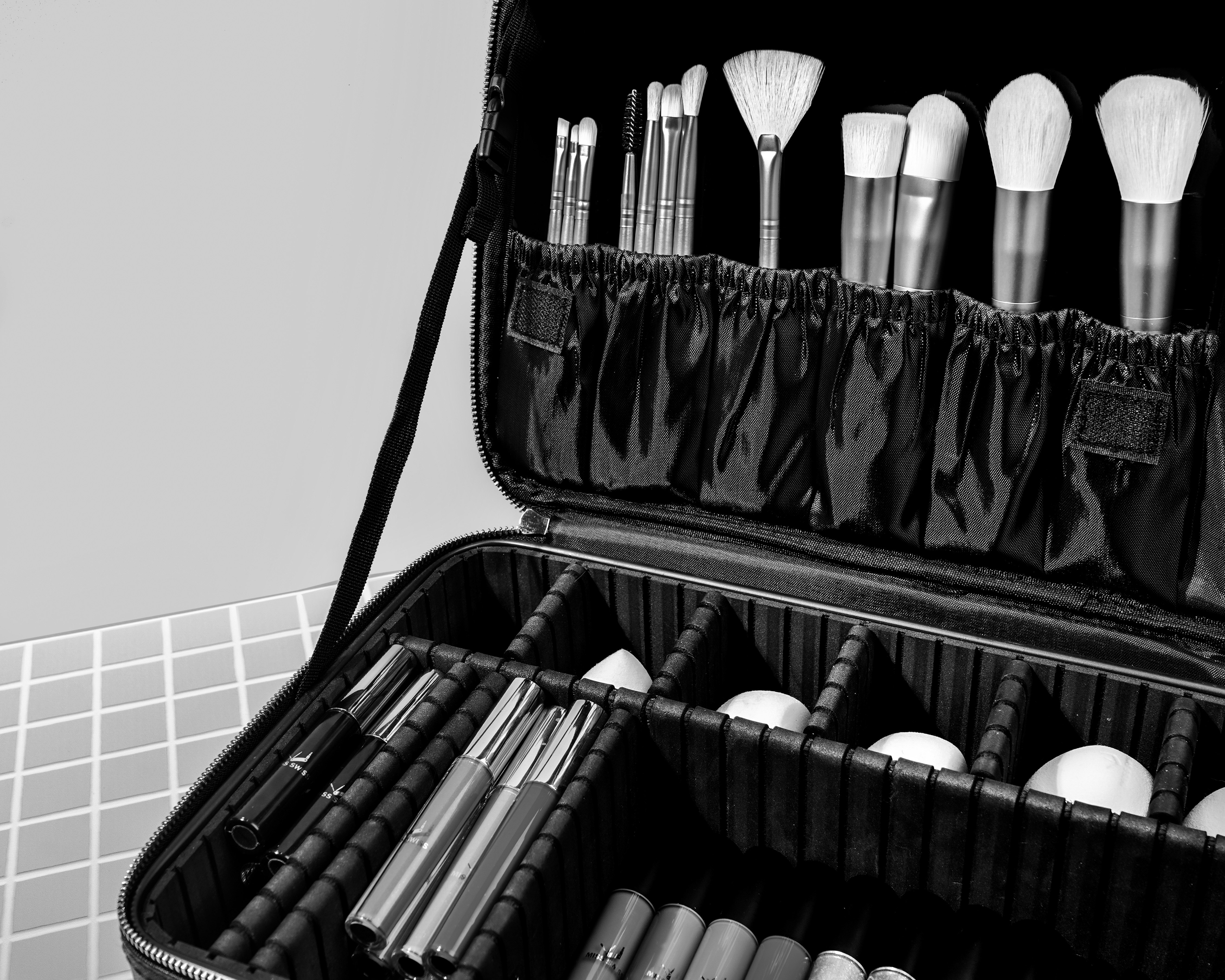 black makeup brush set in black case